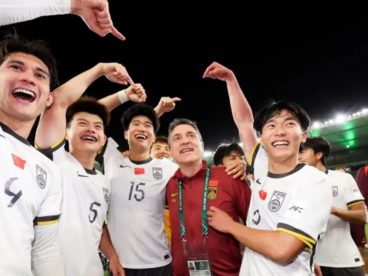 KY开云官网体育下载-44岁前国脚：我看U23国足踢球心里发慌，安东尼奥防守不如沈祥福